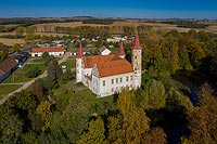 Zamek w Stoszowicach - Zamek na zdjęciu lotniczym, fot. ZeroJeden, X 2020