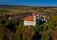 Zamek w Stoszowicach - Zamek na zdjęciu lotniczym, fot. ZeroJeden, X 2020