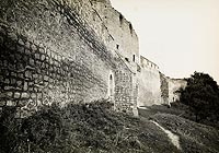 Szydłów - Mury zamku w Szydłowie na zdjęciu Henryka Poddębskiego z 1936 roku