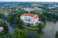 Zamek w Szydowcu - Widok zamku na zdjciu lotniczym, fot. ZeroJeden, VI 2019