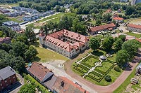 Zamek w Tarnowicach Starych - Zdjcie lotnicze, fot. ZeroJeden, VI 2020