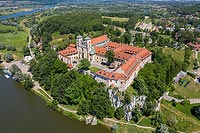 Klasztor w Tyńcu - Widok zamku na zdjęciu lotniczym, fot. ZeroJeden, VI 2019