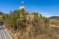 Zamek Tropsztyn w Wytrzyszczce - Zdjęcie lotnicze, fot. ZeroJeden, IV 2021
