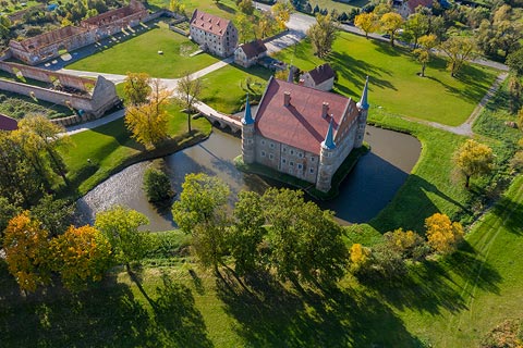 Zamek w Piotrowicach widnickich